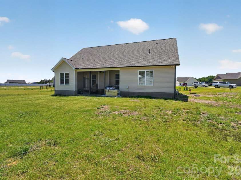 48 Tanseyleaf Drive, Smithfield, NC 27577.  MLS# CAR4394646, YatesRealty ID 31256. 
