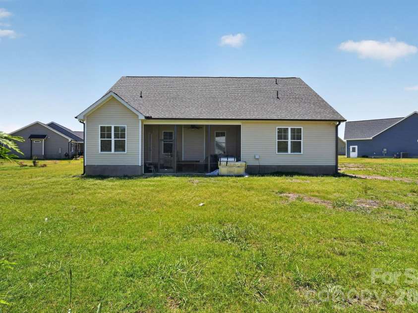 48 Tanseyleaf Drive, Smithfield, NC 27577.  MLS# CAR4394646, YatesRealty ID 31256. 