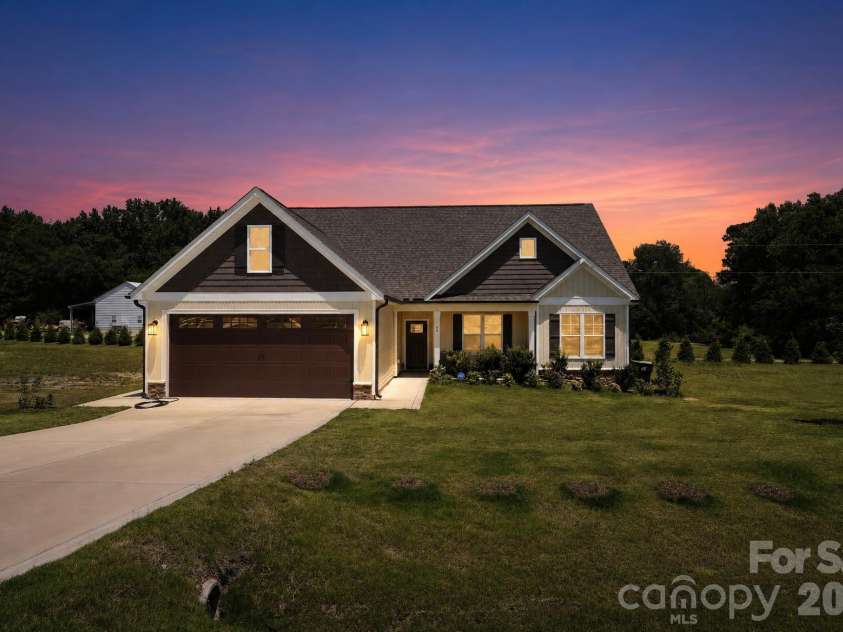 48 Tanseyleaf Drive, Smithfield, NC 27577.  MLS# CAR4394646, YatesRealty ID 31256. Front of home