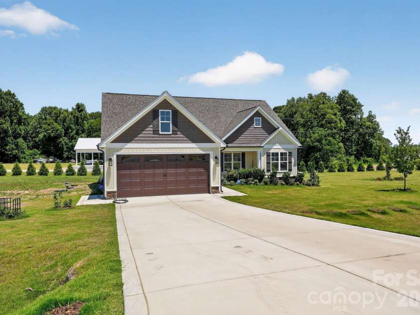 48 Tanseyleaf Drive, Smithfield, NC 27577.  MLS# CAR4394646, YatesRealty ID 31256. Front of Home