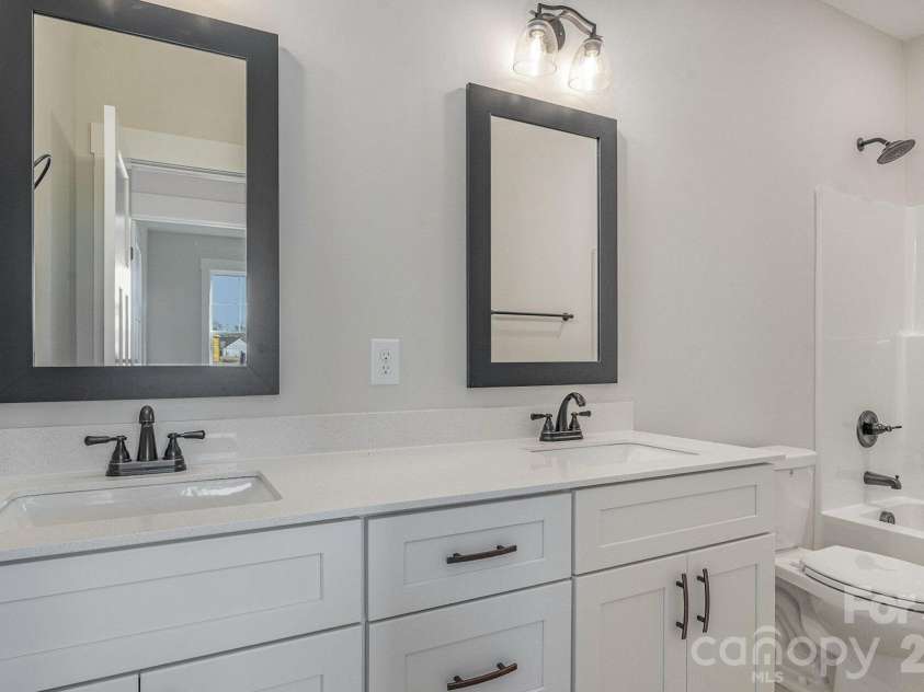 48 Tanseyleaf Drive, Smithfield, NC 27577.  MLS# CAR4394646, YatesRealty ID 31256. Guest Bath