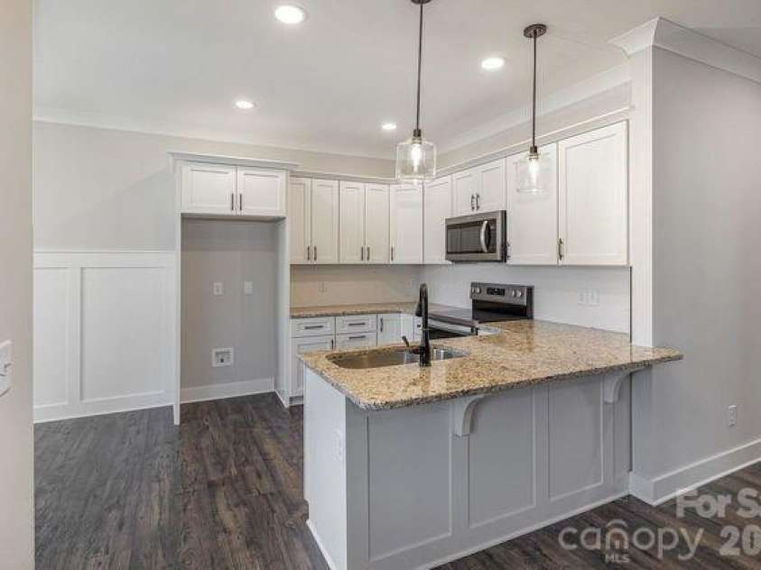 48 Tanseyleaf Drive, Smithfield, NC 27577.  MLS# CAR4394646, YatesRealty ID 31256. Kitchen