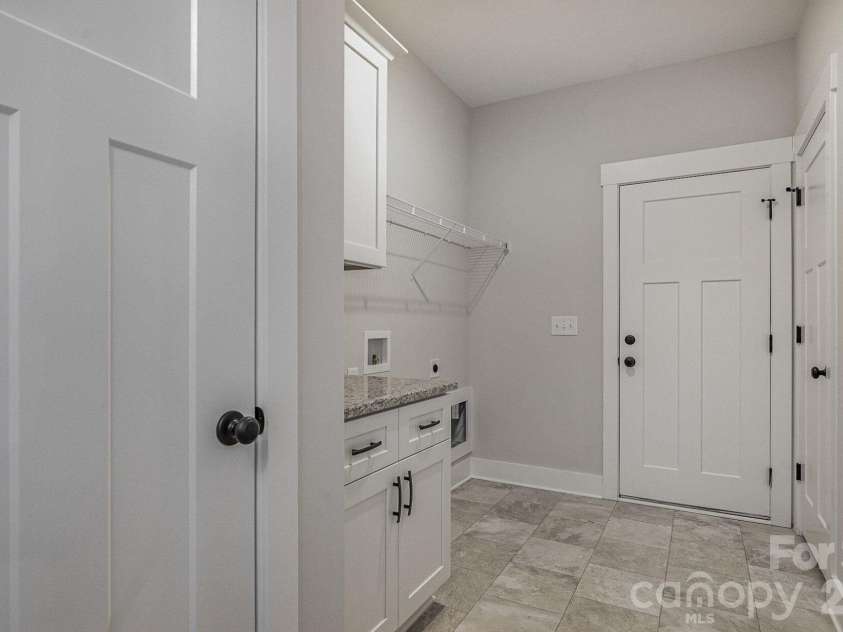 48 Tanseyleaf Drive, Smithfield, NC 27577.  MLS# CAR4394646, YatesRealty ID 31256. Laundry