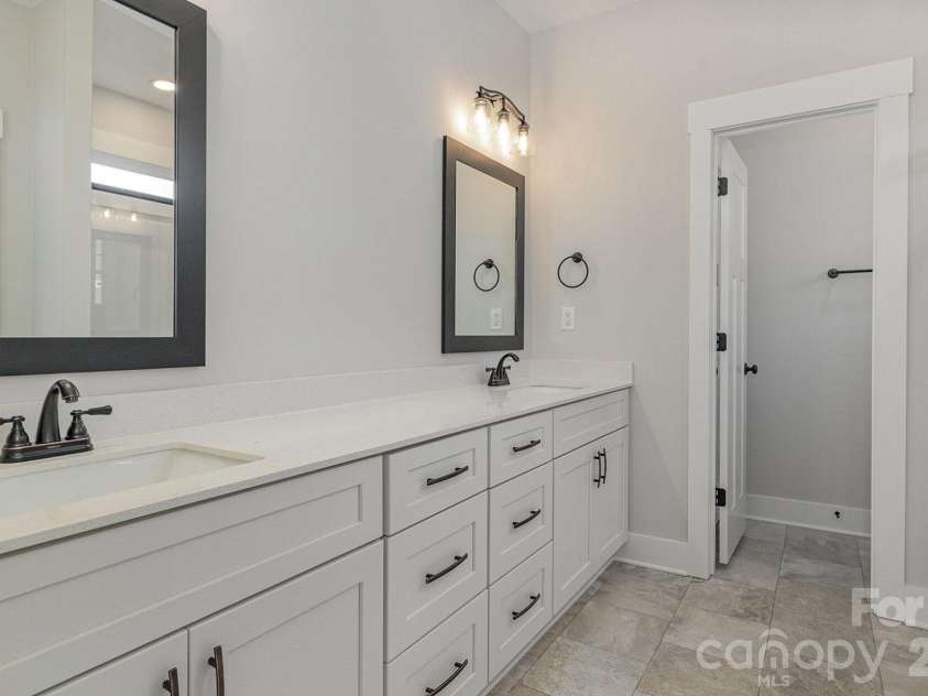 48 Tanseyleaf Drive, Smithfield, NC 27577.  MLS# CAR4394646, YatesRealty ID 31256. Primary Bath