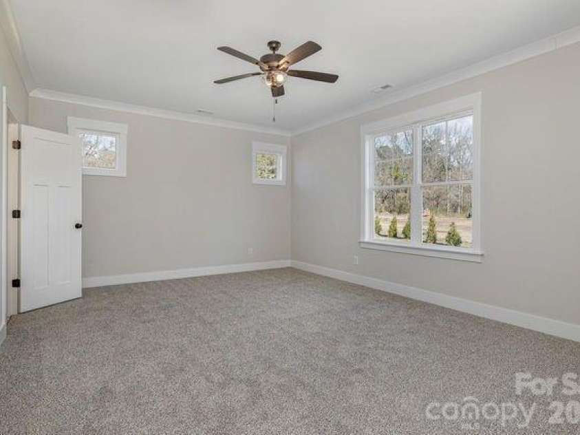 48 Tanseyleaf Drive, Smithfield, NC 27577.  MLS# CAR4394646, YatesRealty ID 31256. Primary Bedroom