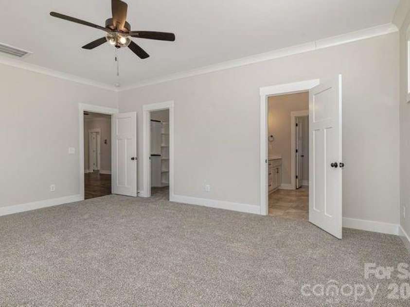 48 Tanseyleaf Drive, Smithfield, NC 27577.  MLS# CAR4394646, YatesRealty ID 31256. Primary Bedroom
