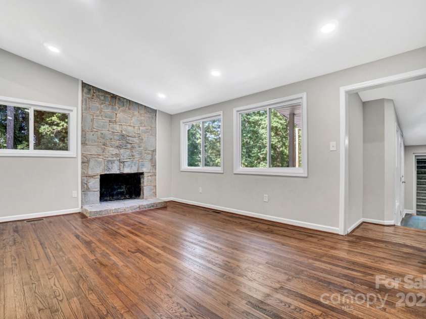 103 Forest Hills Drive, Gaffney, SC 29340.  MLS# CAR4280381, YatesRealty ID 31257. 