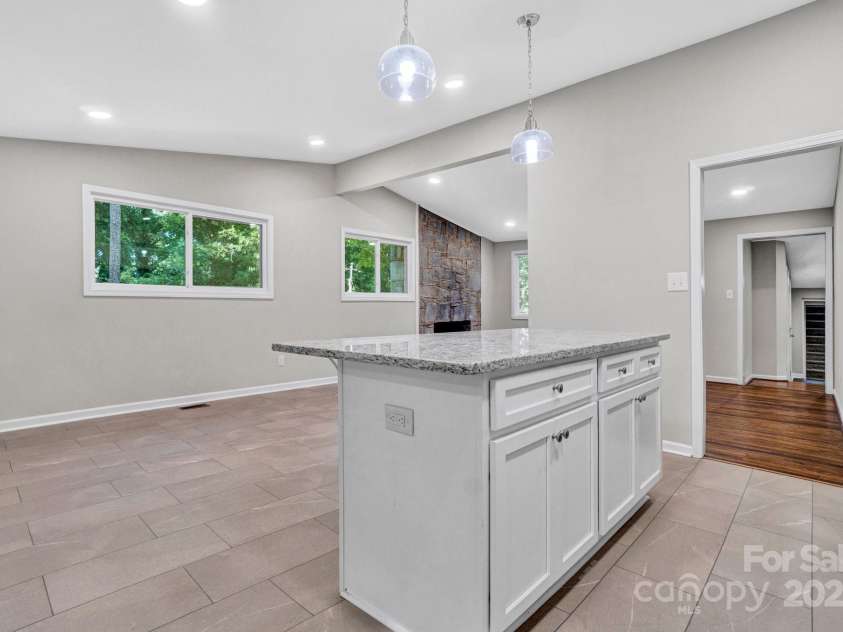 103 Forest Hills Drive, Gaffney, SC 29340.  MLS# CAR4280381, YatesRealty ID 31257. 