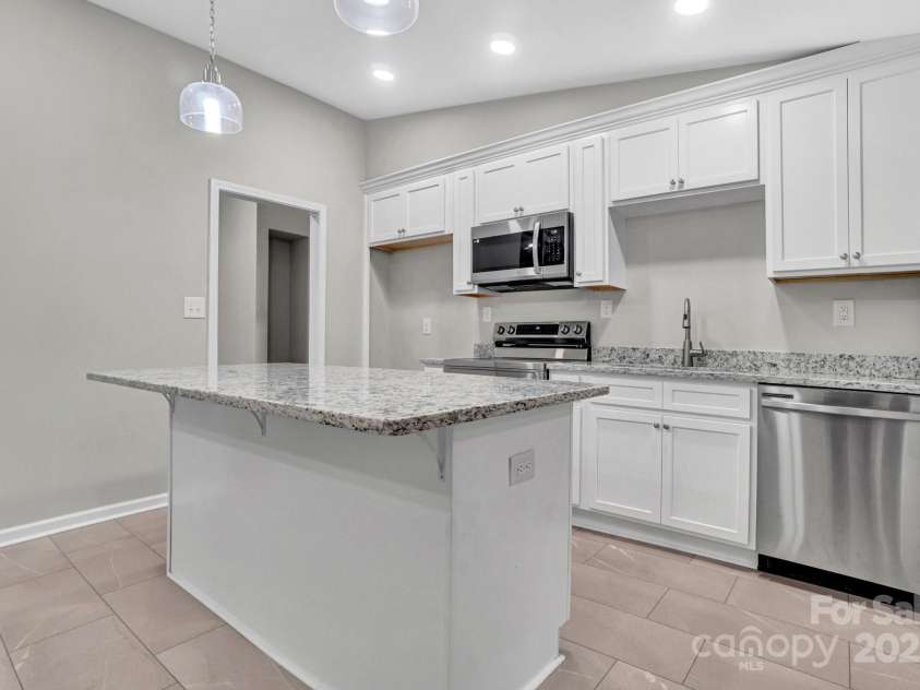 103 Forest Hills Drive, Gaffney, SC 29340.  MLS# CAR4280381, YatesRealty ID 31257. 