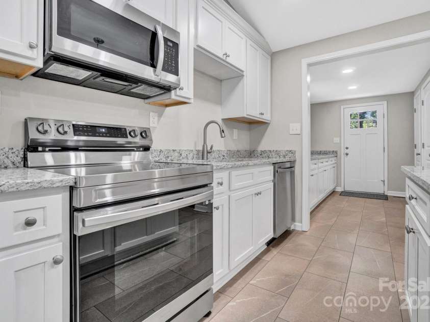 103 Forest Hills Drive, Gaffney, SC 29340.  MLS# CAR4280381, YatesRealty ID 31257. 