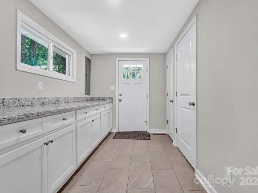 103 Forest Hills Drive, Gaffney, SC 29340.  MLS# CAR4280381, YatesRealty ID 31257. 