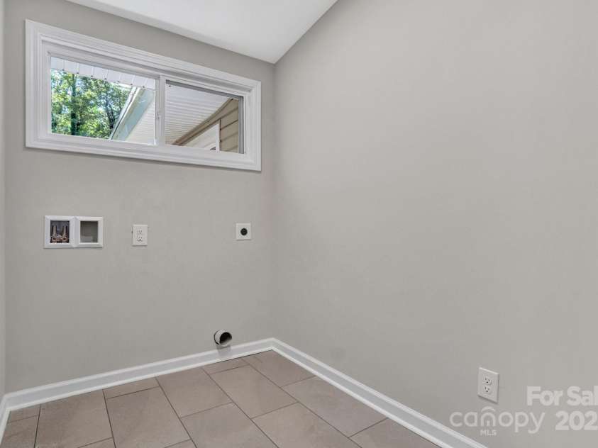 103 Forest Hills Drive, Gaffney, SC 29340.  MLS# CAR4280381, YatesRealty ID 31257. 