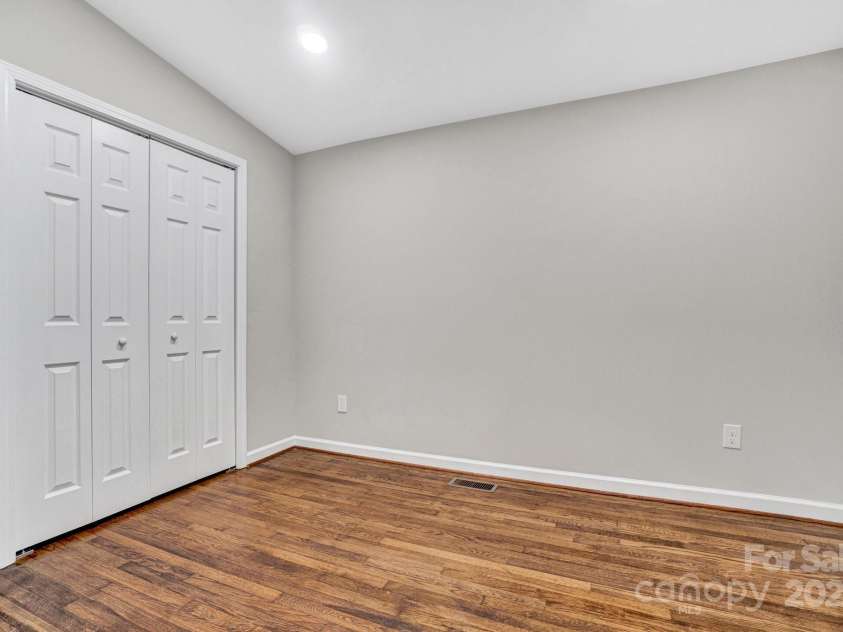 103 Forest Hills Drive, Gaffney, SC 29340.  MLS# CAR4280381, YatesRealty ID 31257. 