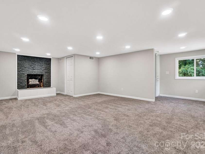 103 Forest Hills Drive, Gaffney, SC 29340.  MLS# CAR4280381, YatesRealty ID 31257. 