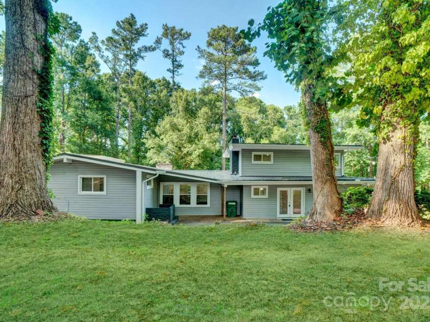 103 Forest Hills Drive, Gaffney, SC 29340.  MLS# CAR4280381, YatesRealty ID 31257. 