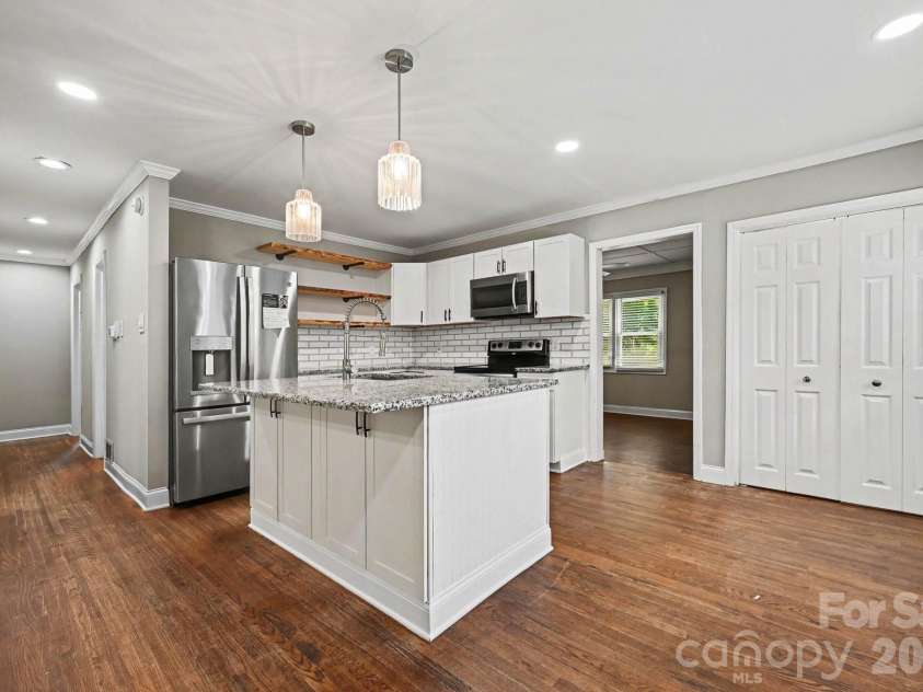 1126 Claremont Road, Charlotte, NC 28214.  MLS# CAR4393516, YatesRealty ID 31257. 