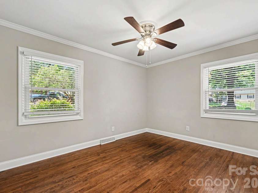 1126 Claremont Road, Charlotte, NC 28214.  MLS# CAR4393516, YatesRealty ID 31257. 