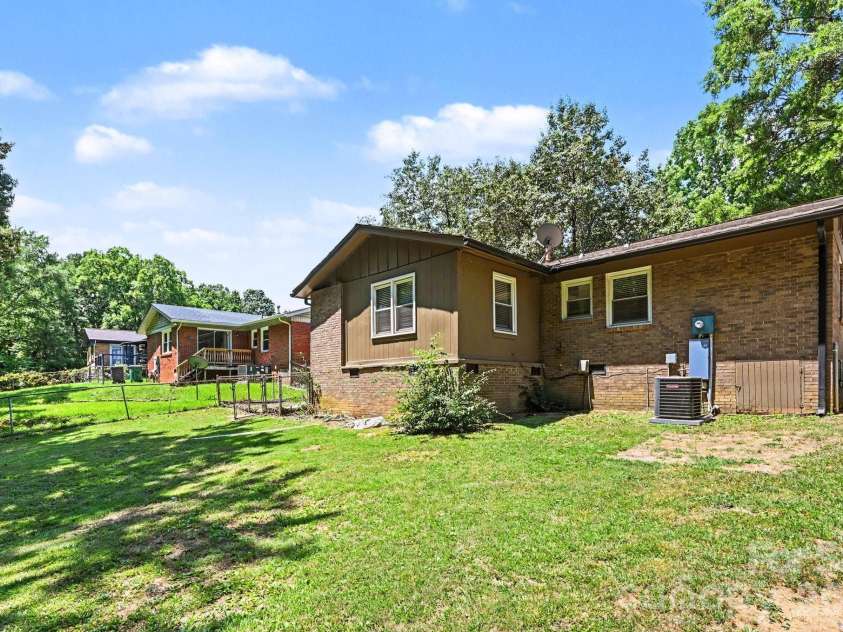 1126 Claremont Road, Charlotte, NC 28214.  MLS# CAR4393516, YatesRealty ID 31257. 