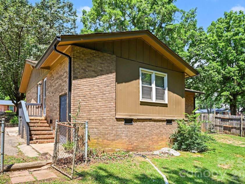 1126 Claremont Road, Charlotte, NC 28214.  MLS# CAR4393516, YatesRealty ID 31257. 