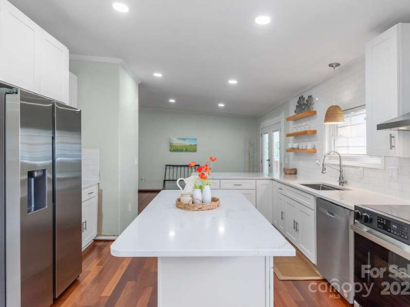 1909 Mountain Springs Church Road, Monroe, NC 28112.  MLS# CAR4269211, YatesRealty ID 31258. Beautiful Kitchen with Quartz Countertops