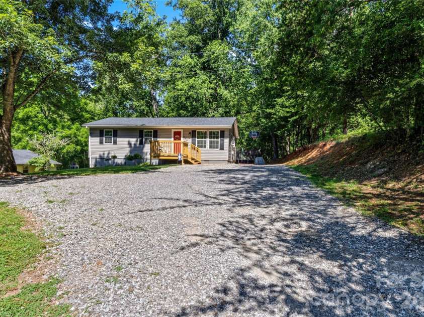 848 Huffman River Lane, Purlear, NC 28665.  MLS# CAR4394956, YatesRealty ID 31259. 
