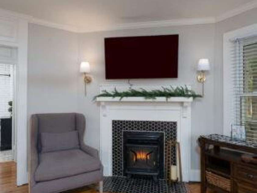 103 Hemlock Avenue, Kannapolis, NC 28081.  MLS# CAR4388584, YatesRealty ID 31260. Electric Fireplace