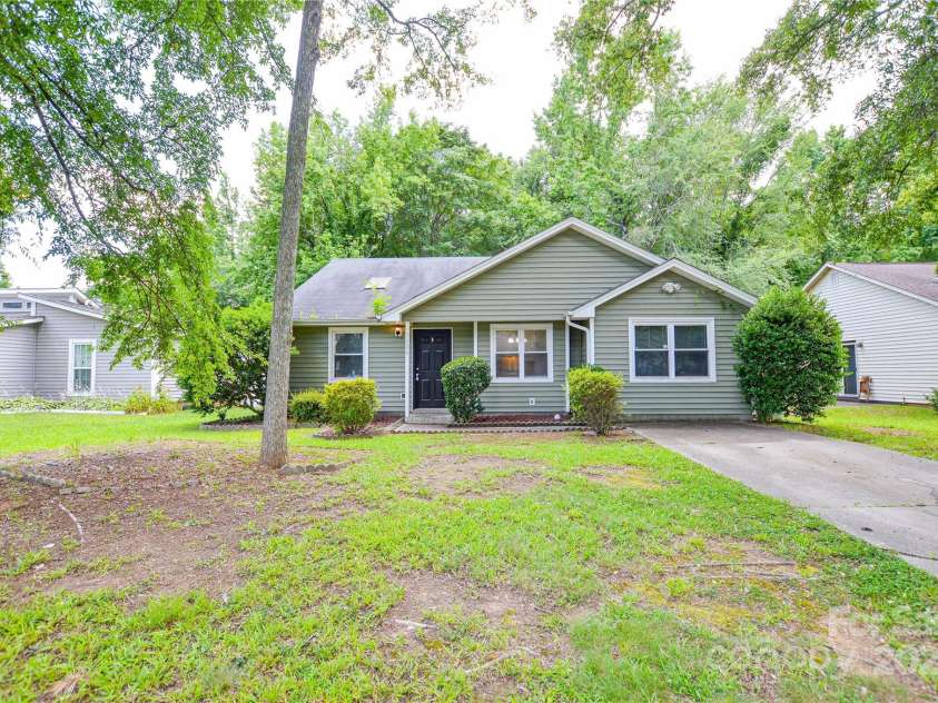 5424 Amado Street, Charlotte, NC 28215.  MLS# CAR4272803, YatesRealty ID 31261. 