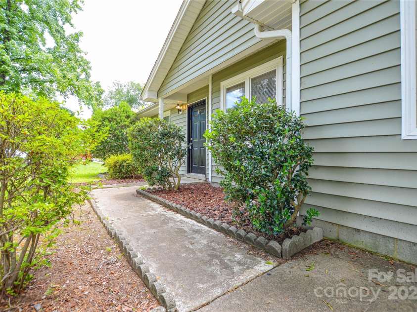 5424 Amado Street, Charlotte, NC 28215.  MLS# CAR4272803, YatesRealty ID 31261. 
