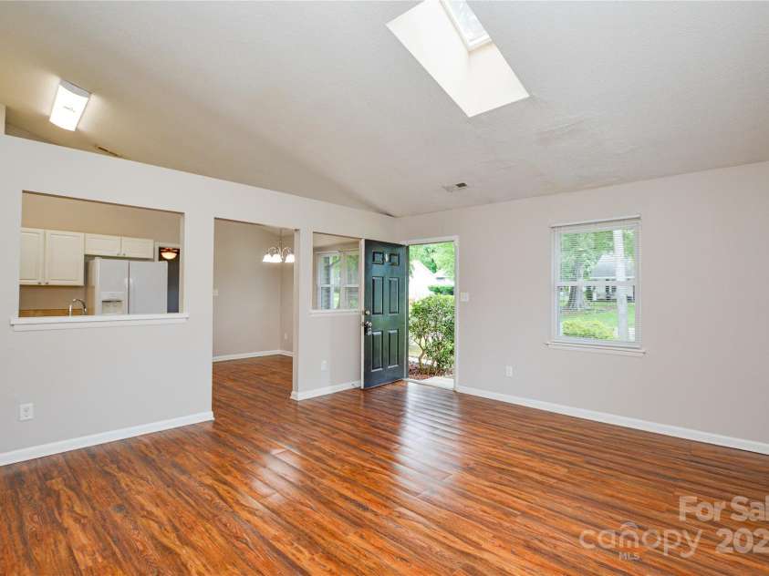 5424 Amado Street, Charlotte, NC 28215.  MLS# CAR4272803, YatesRealty ID 31261. 