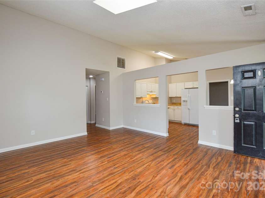 5424 Amado Street, Charlotte, NC 28215.  MLS# CAR4272803, YatesRealty ID 31261. 