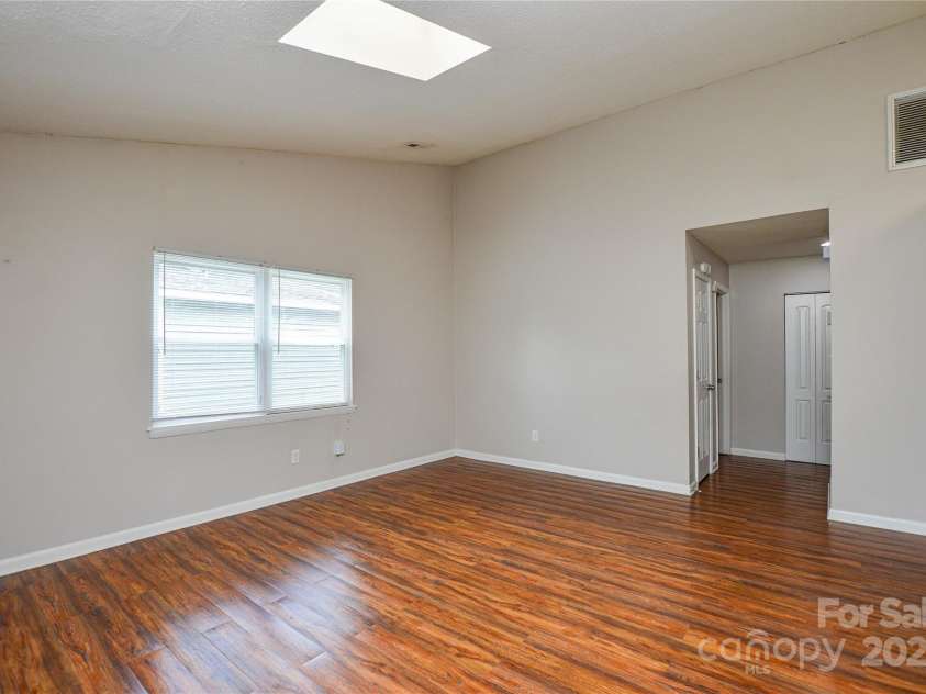 5424 Amado Street, Charlotte, NC 28215.  MLS# CAR4272803, YatesRealty ID 31261. 