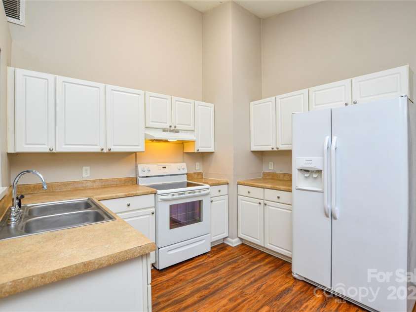 5424 Amado Street, Charlotte, NC 28215.  MLS# CAR4272803, YatesRealty ID 31261. 