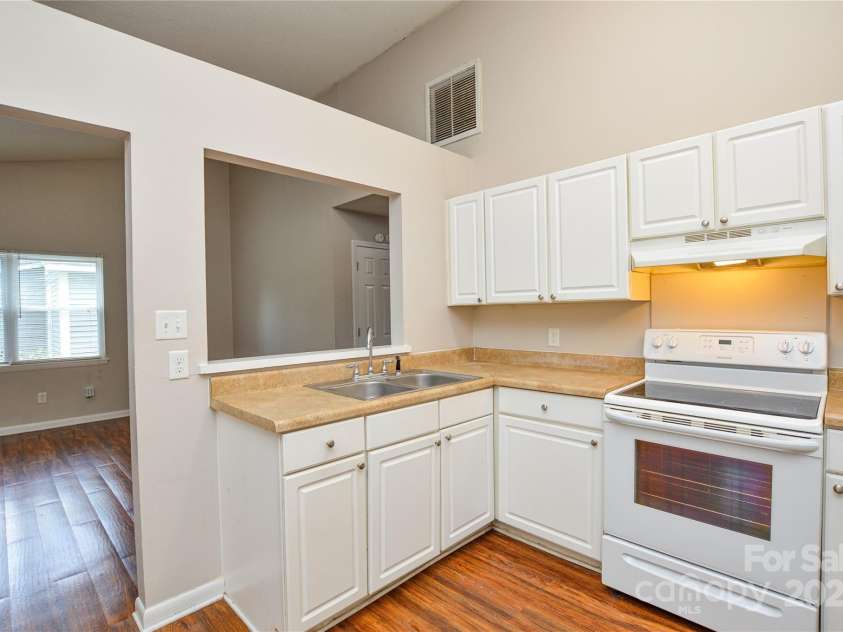 5424 Amado Street, Charlotte, NC 28215.  MLS# CAR4272803, YatesRealty ID 31261. 