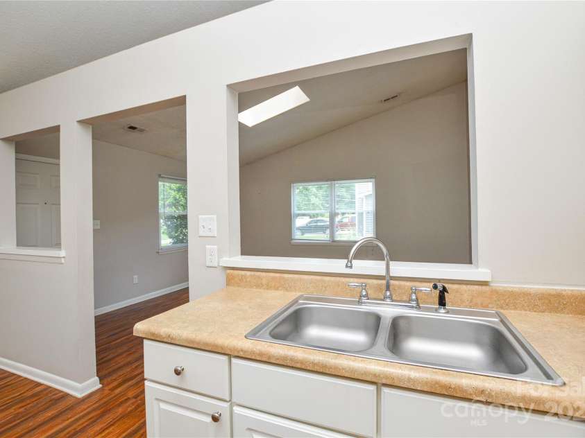 5424 Amado Street, Charlotte, NC 28215.  MLS# CAR4272803, YatesRealty ID 31261. 