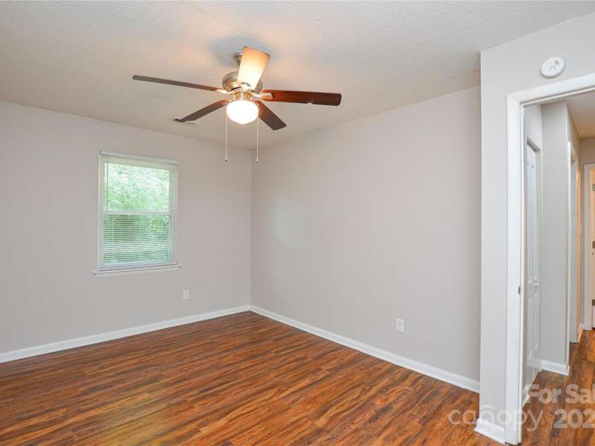 5424 Amado Street, Charlotte, NC 28215.  MLS# CAR4272803, YatesRealty ID 31261. 