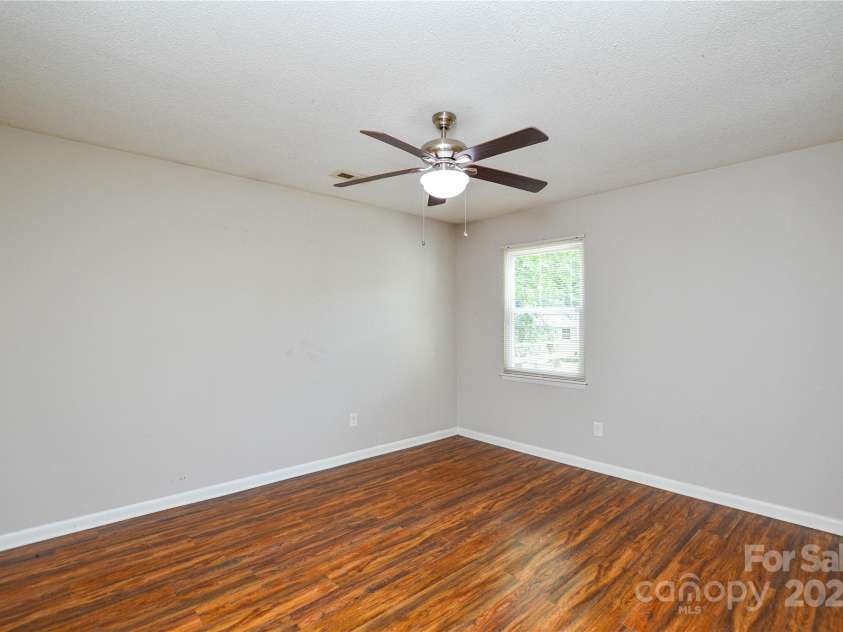 5424 Amado Street, Charlotte, NC 28215.  MLS# CAR4272803, YatesRealty ID 31261. 