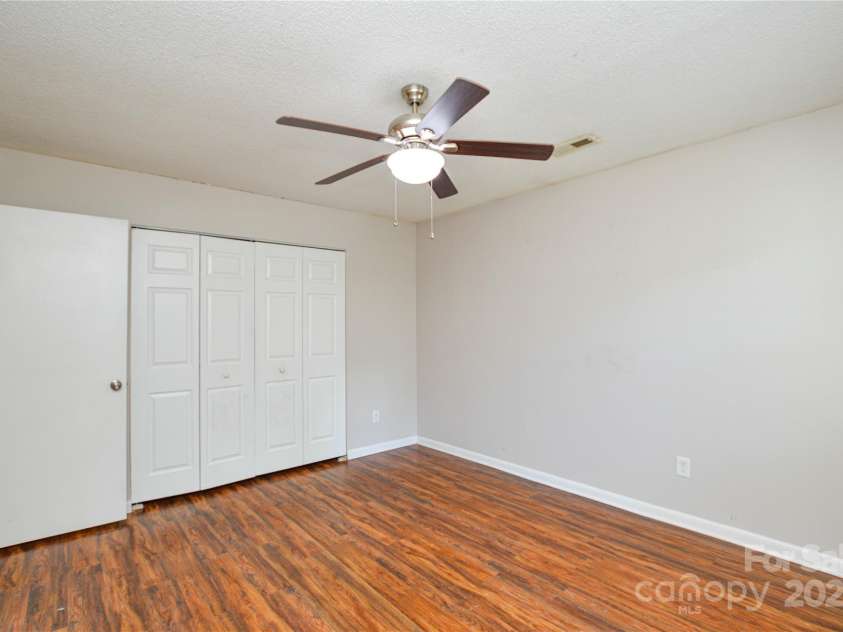 5424 Amado Street, Charlotte, NC 28215.  MLS# CAR4272803, YatesRealty ID 31261. 