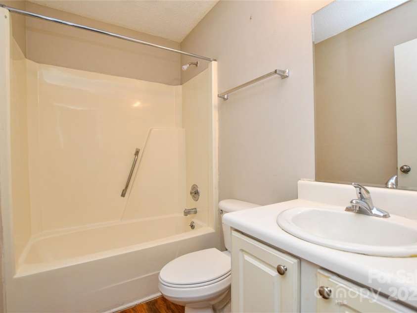 5424 Amado Street, Charlotte, NC 28215.  MLS# CAR4272803, YatesRealty ID 31261. 