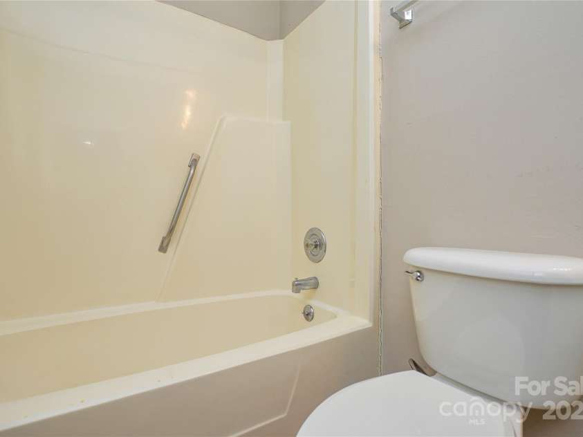 5424 Amado Street, Charlotte, NC 28215.  MLS# CAR4272803, YatesRealty ID 31261. 