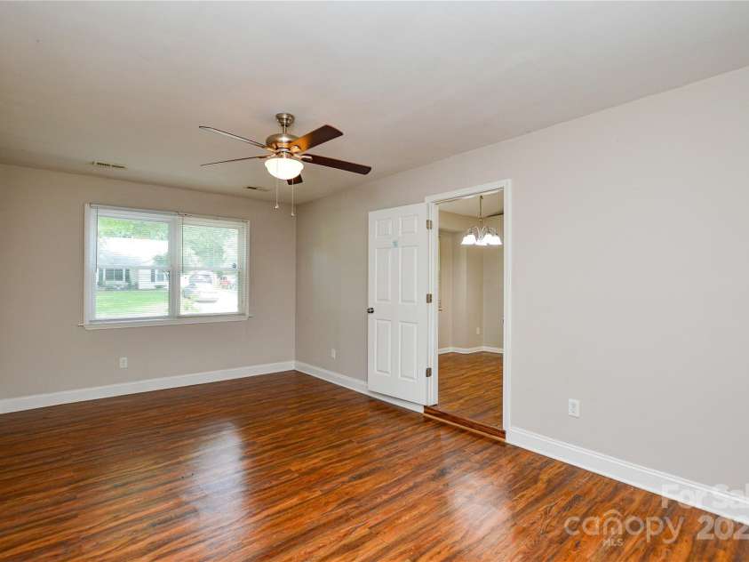 5424 Amado Street, Charlotte, NC 28215.  MLS# CAR4272803, YatesRealty ID 31261. 