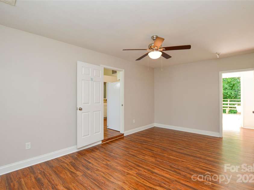 5424 Amado Street, Charlotte, NC 28215.  MLS# CAR4272803, YatesRealty ID 31261. 