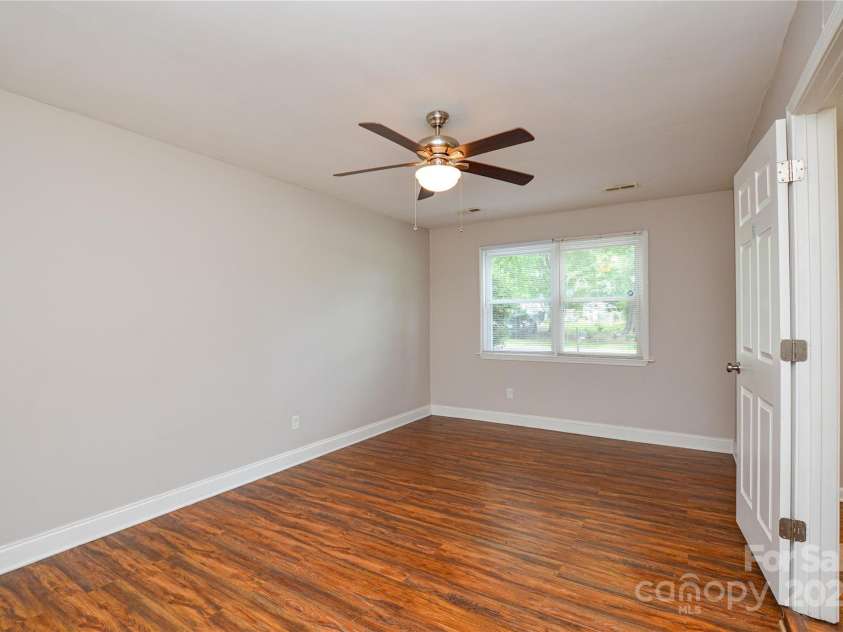 5424 Amado Street, Charlotte, NC 28215.  MLS# CAR4272803, YatesRealty ID 31261. 
