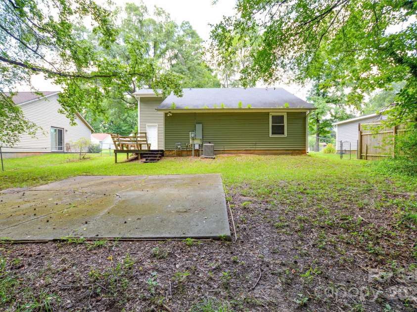 5424 Amado Street, Charlotte, NC 28215.  MLS# CAR4272803, YatesRealty ID 31261. 