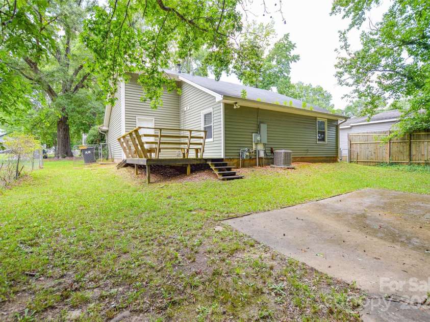 5424 Amado Street, Charlotte, NC 28215.  MLS# CAR4272803, YatesRealty ID 31261. 