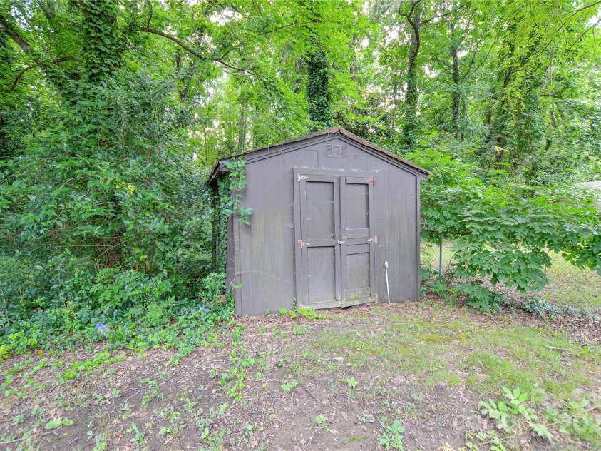 5424 Amado Street, Charlotte, NC 28215.  MLS# CAR4272803, YatesRealty ID 31261. 