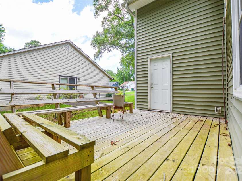 5424 Amado Street, Charlotte, NC 28215.  MLS# CAR4272803, YatesRealty ID 31261. 