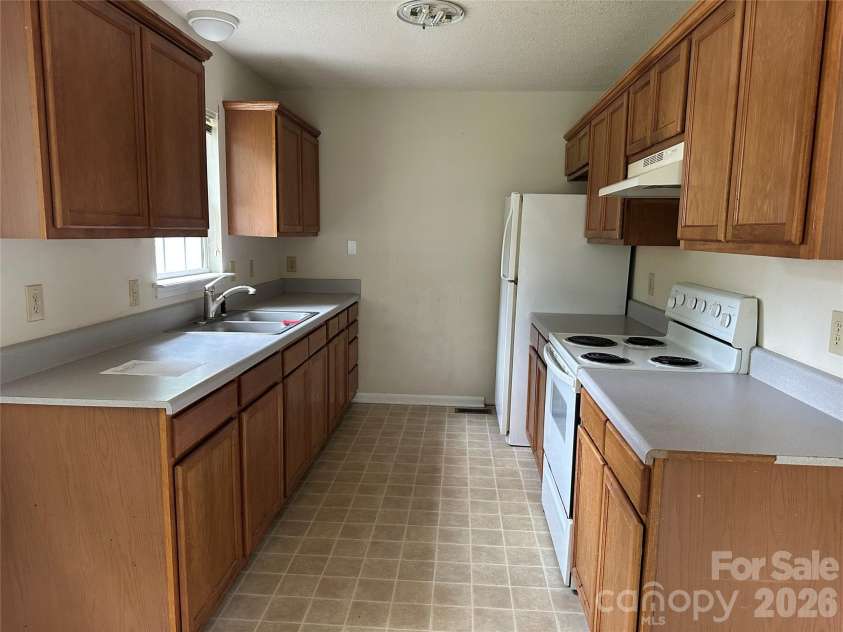827 9th Street, Newton, NC 28658.  MLS# CAR4395228, YatesRealty ID 31261. 