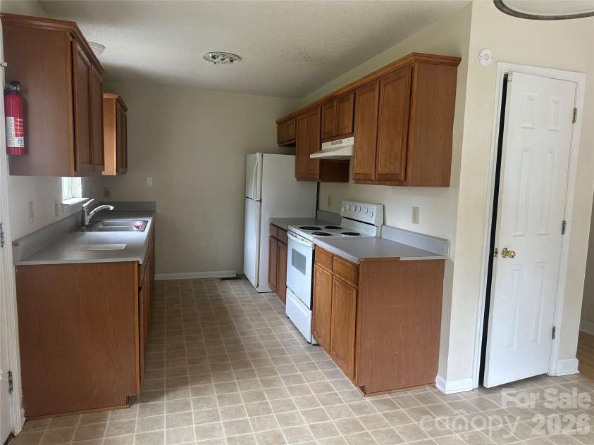 827 9th Street, Newton, NC 28658.  MLS# CAR4395228, YatesRealty ID 31261. 