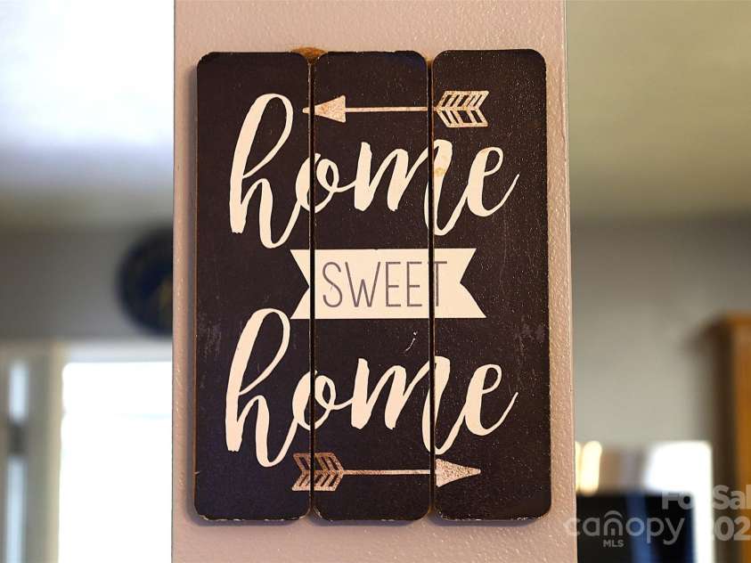 6614 Wicked Oak Lane, Charlotte, NC 28216.  MLS# CAR4253704, YatesRealty ID 31262. 