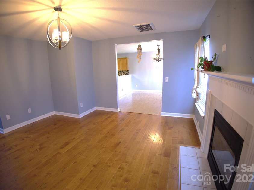 6614 Wicked Oak Lane, Charlotte, NC 28216.  MLS# CAR4253704, YatesRealty ID 31262. 